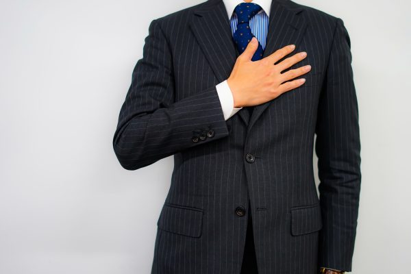 依頼を受ける心強いビジネスマン